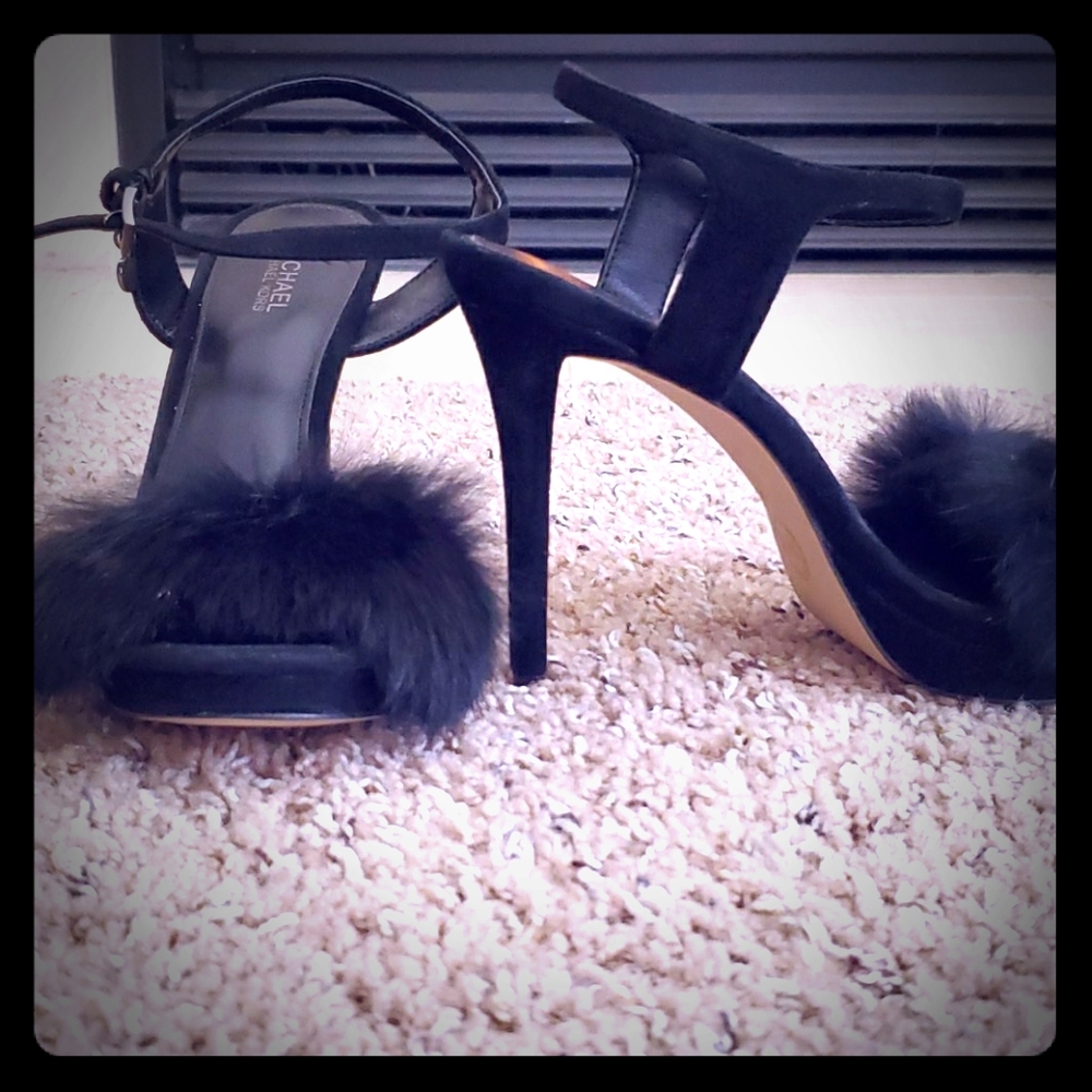 Black faux fur heels !